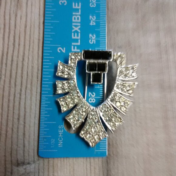 Kenneth Lane fur clip all rhinestones present - Picture 2 of 10